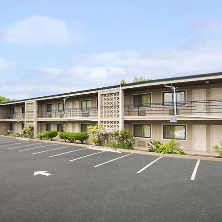 Travelodge By Wyndham Vancouver Lions Gate Exterior foto