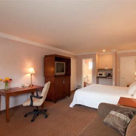 Travelodge By Wyndham Vancouver Lions Gate Exterior foto