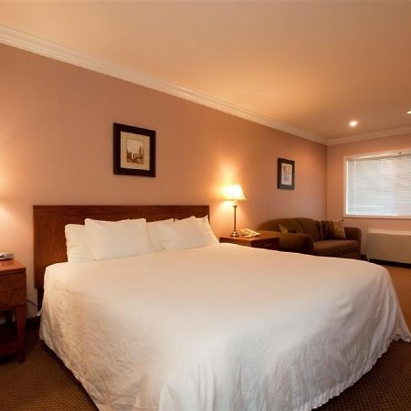Travelodge By Wyndham Vancouver Lions Gate Exterior foto