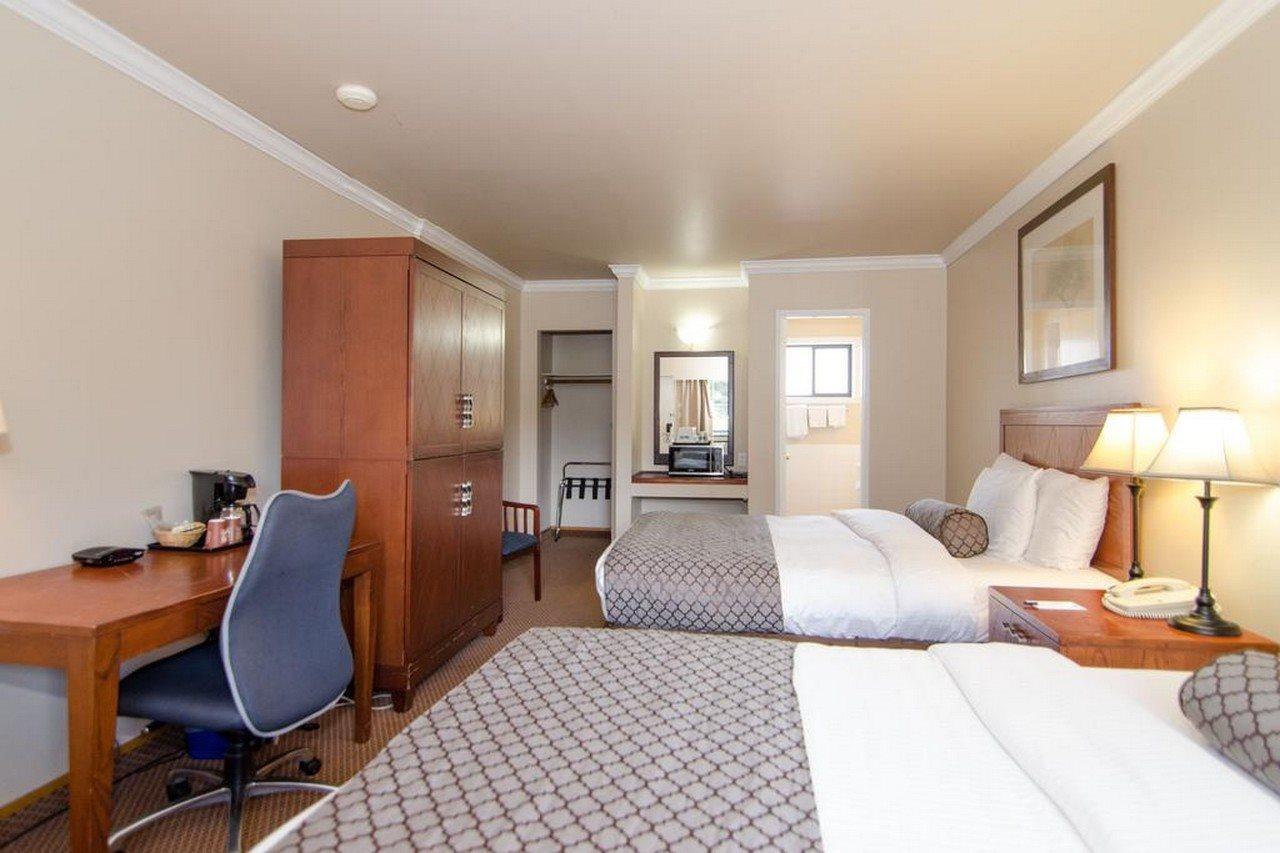 Travelodge By Wyndham Vancouver Lions Gate Habitación foto