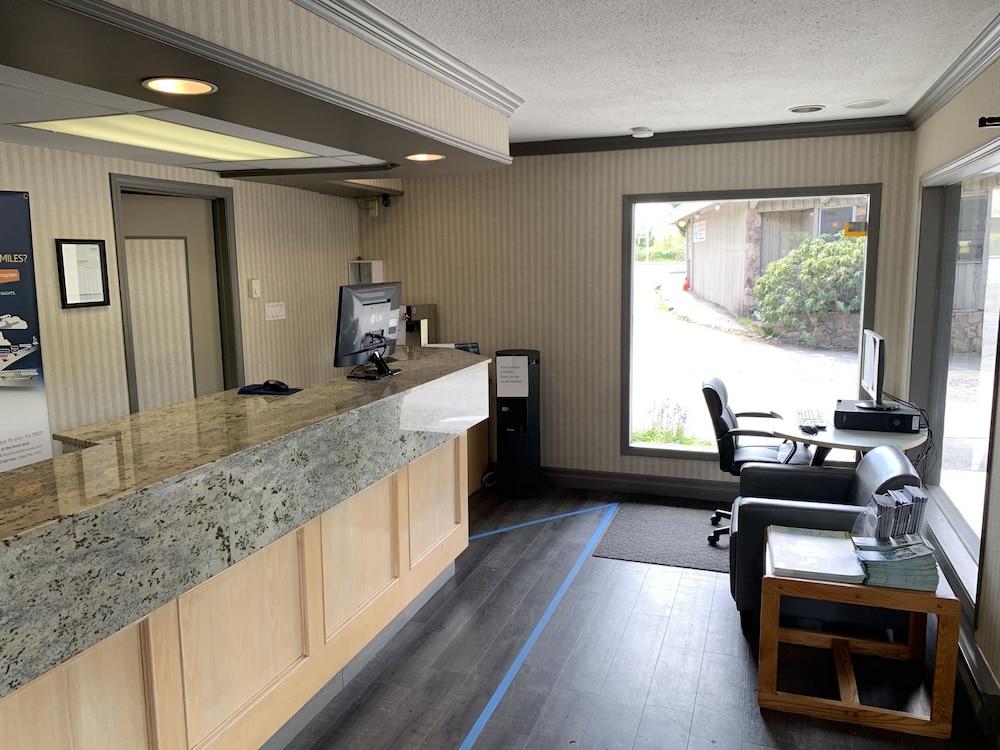 Travelodge By Wyndham Vancouver Lions Gate Exterior foto