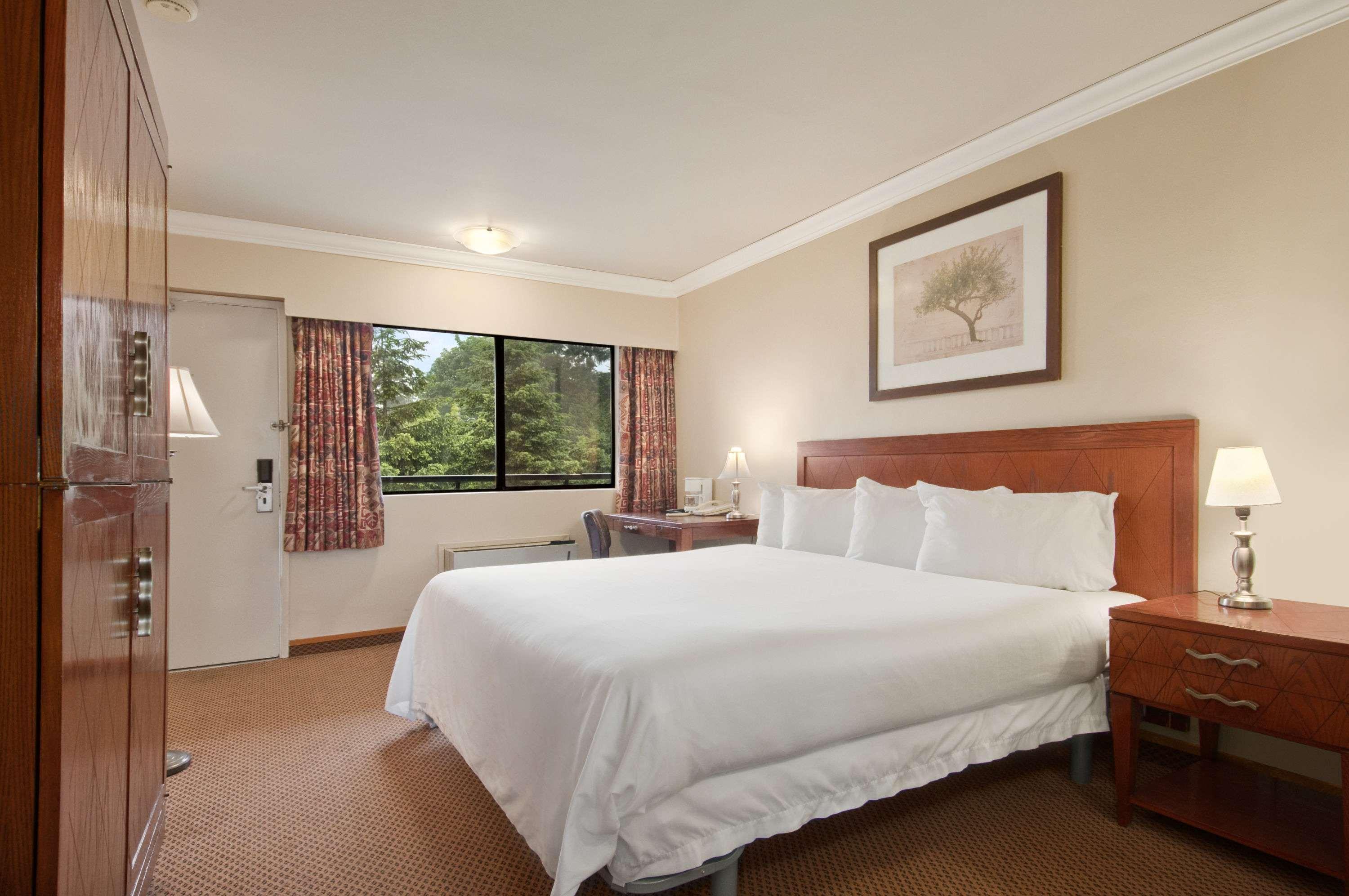 Travelodge By Wyndham Vancouver Lions Gate Exterior foto