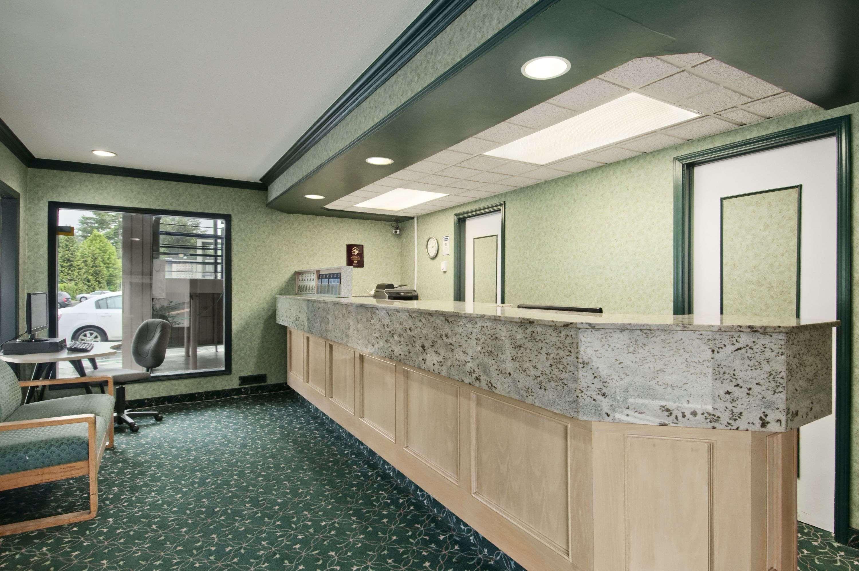 Travelodge By Wyndham Vancouver Lions Gate Interior foto