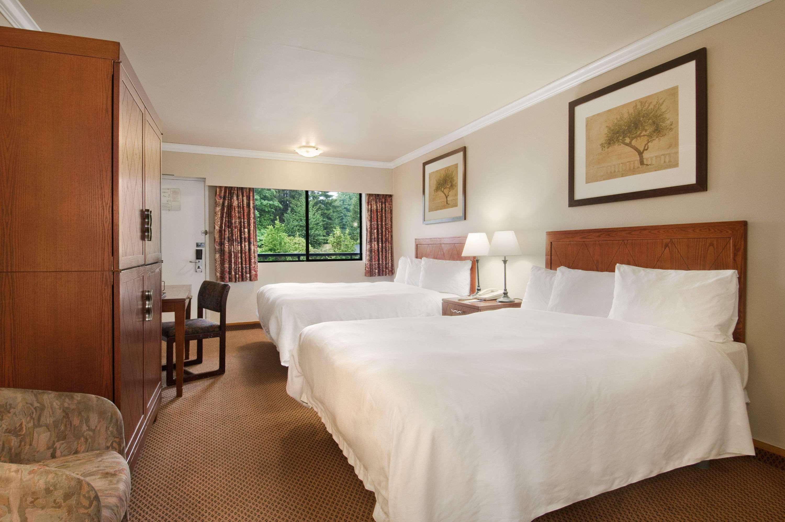 Travelodge By Wyndham Vancouver Lions Gate Exterior foto