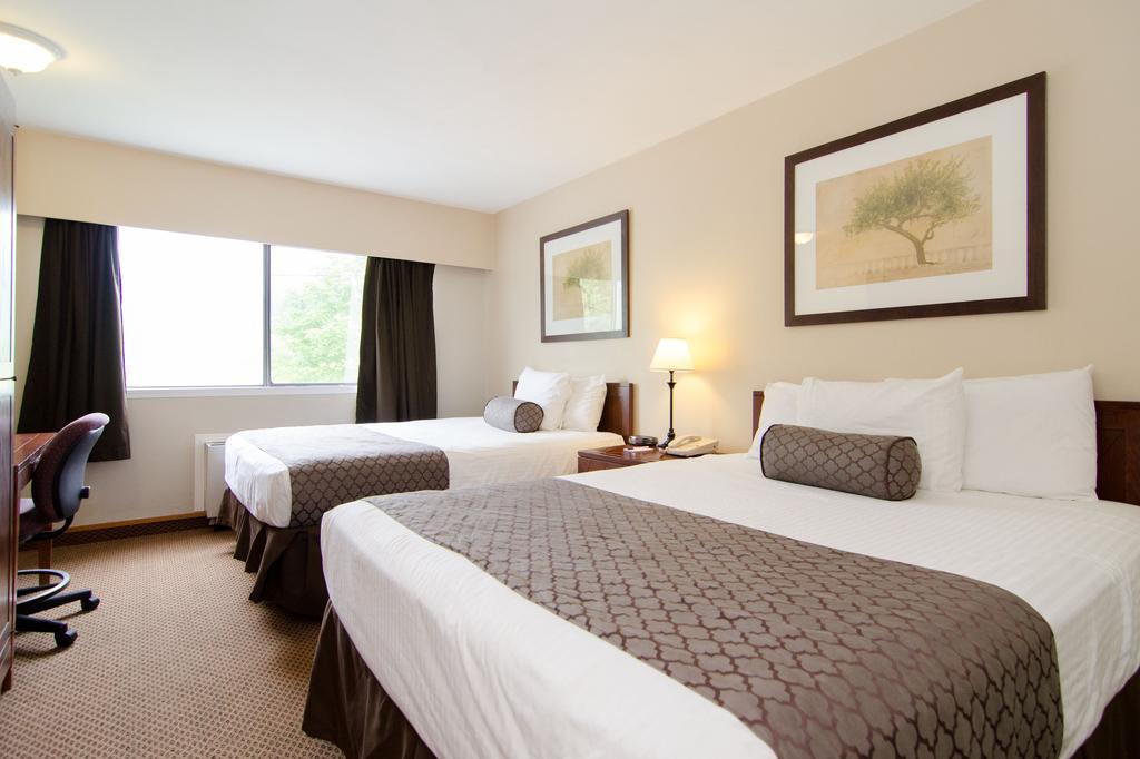 Travelodge By Wyndham Vancouver Lions Gate Exterior foto