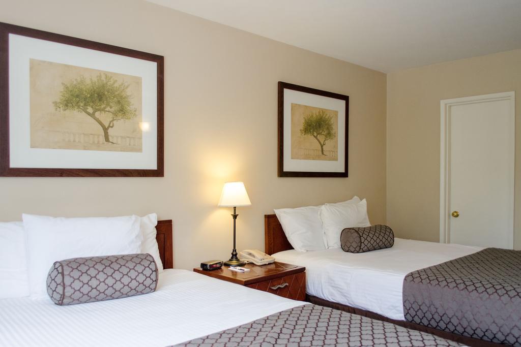 Travelodge By Wyndham Vancouver Lions Gate Exterior foto