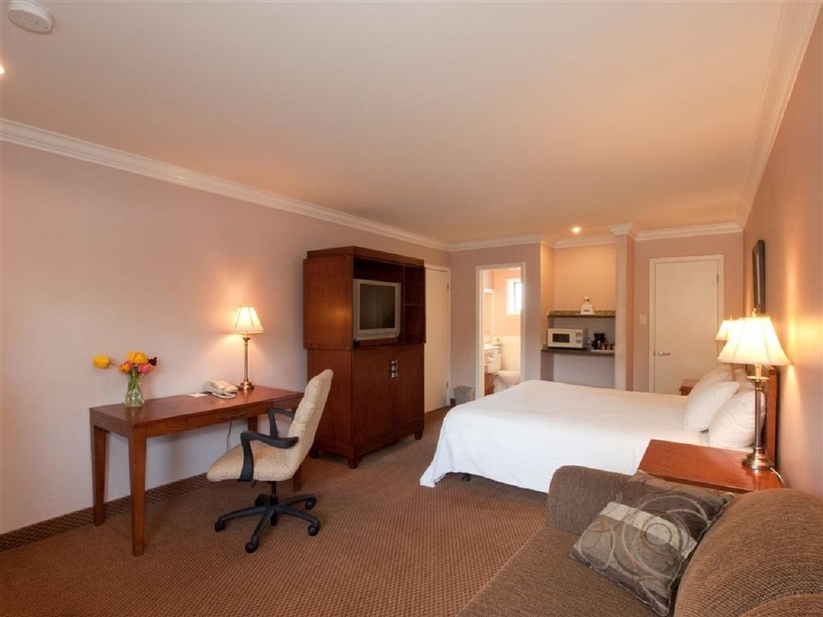 Travelodge By Wyndham Vancouver Lions Gate Exterior foto