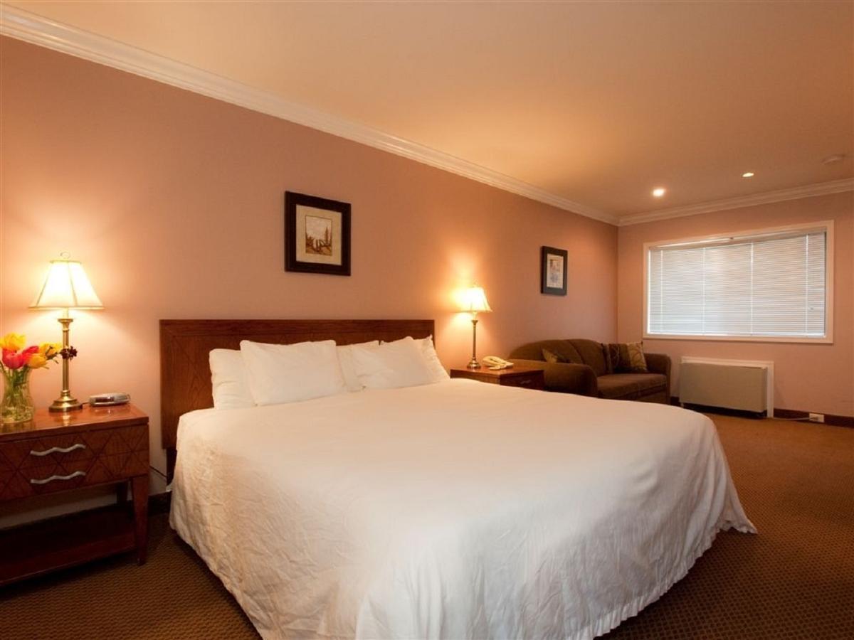 Travelodge By Wyndham Vancouver Lions Gate Exterior foto