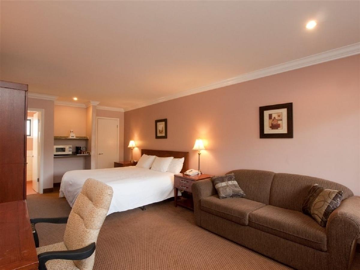 Travelodge By Wyndham Vancouver Lions Gate Exterior foto