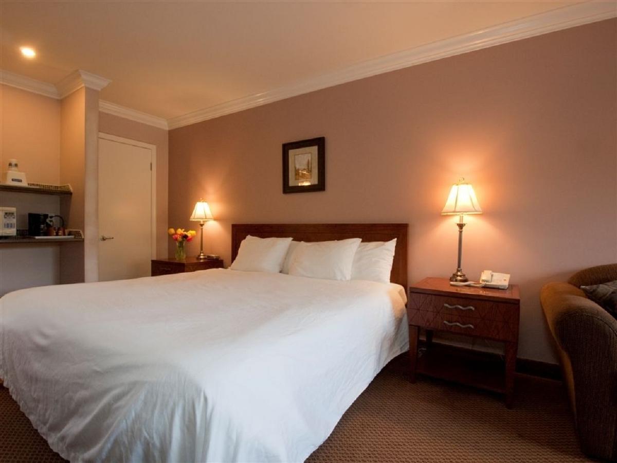 Travelodge By Wyndham Vancouver Lions Gate Exterior foto