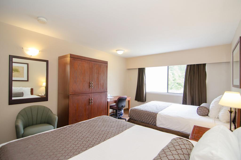 Travelodge By Wyndham Vancouver Lions Gate Exterior foto