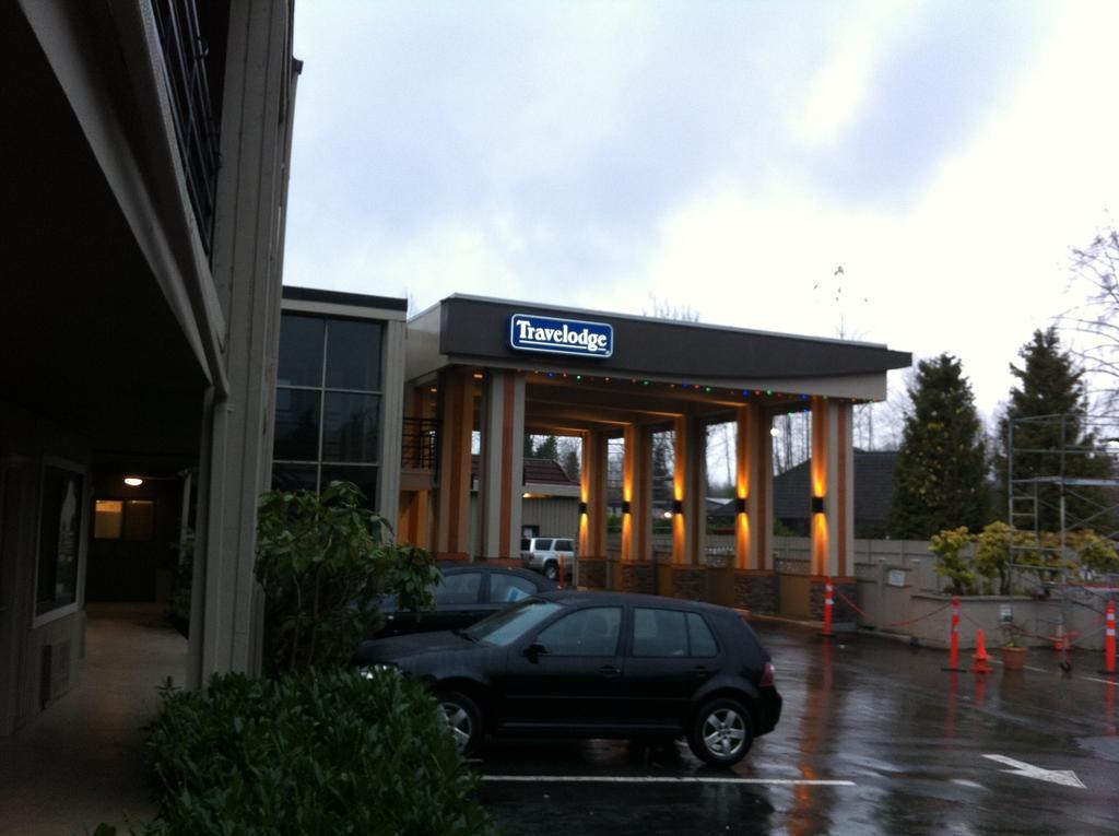 Travelodge By Wyndham Vancouver Lions Gate Exterior foto